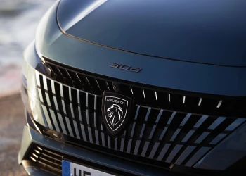 Alertă de incendiu la Stellantis: 700.000 de mașini rechemate în service la nivel mondial